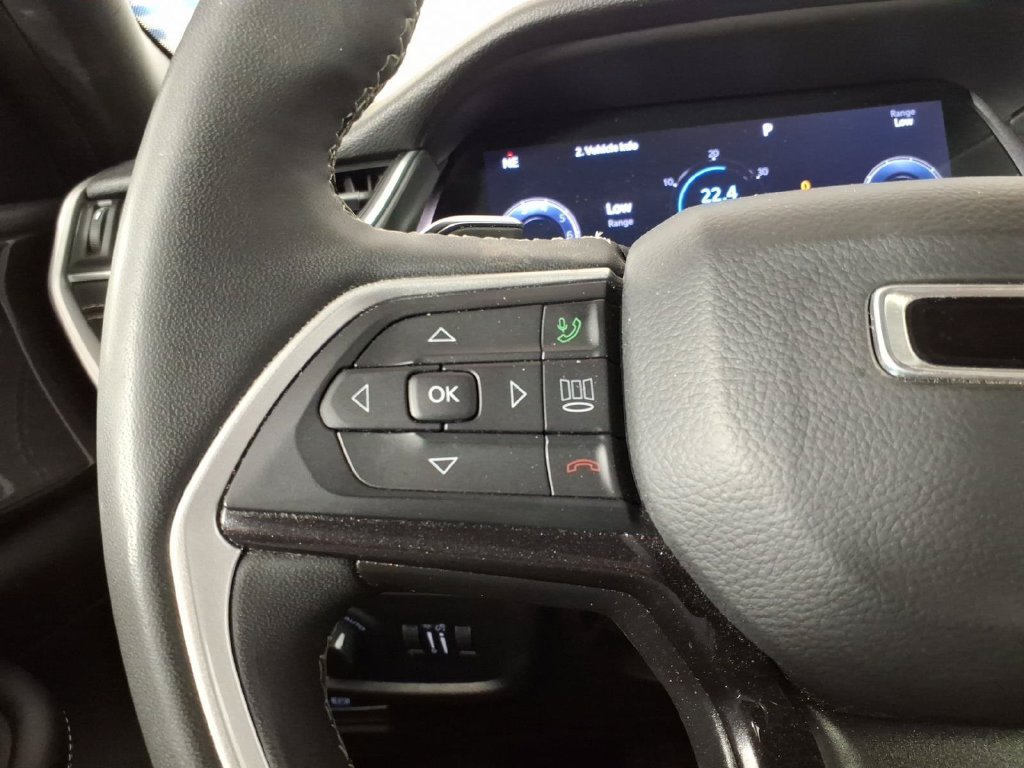 Used 2023 Jeep Grand Cherokee Altitude AWD/4WD image 16