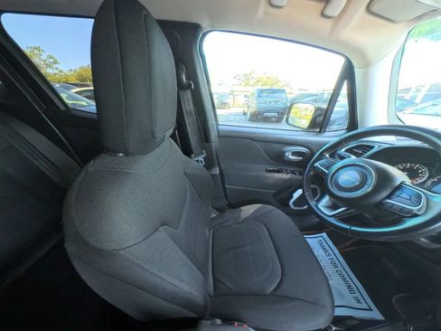 Used 2020 Jeep Renegade Latitude FWD image 26