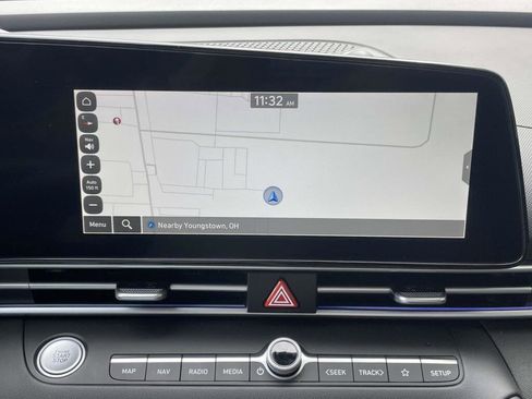Used 2025 Hyundai Elantra SEL FWD image 22