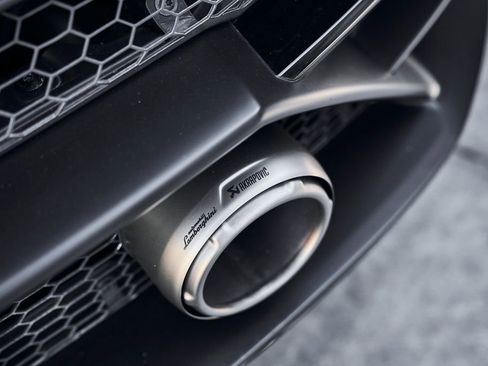 Used 2021 Lamborghini Huracan EVO image 11