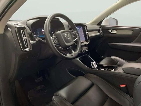 Used 2025 Volvo XC40 B5 Plus image 22