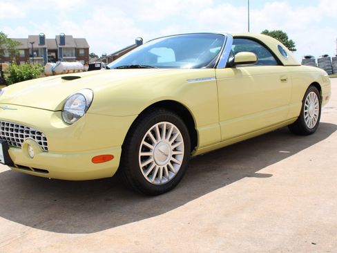 Used 2005 Ford Thunderbird RWD image 27