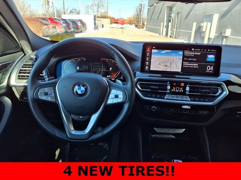 Used 2024 BMW X4 xDrive30i w/ Premium Package image 11
