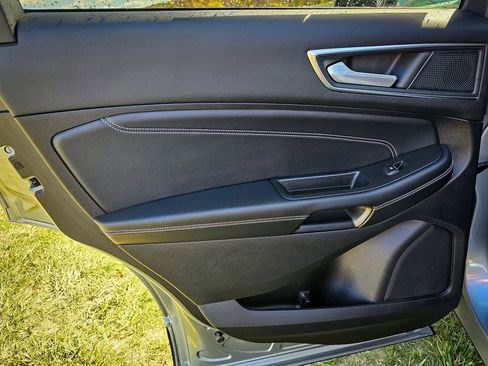 Used 2021 Ford Edge Titanium w/ Class II Trailer Tow Package image 31