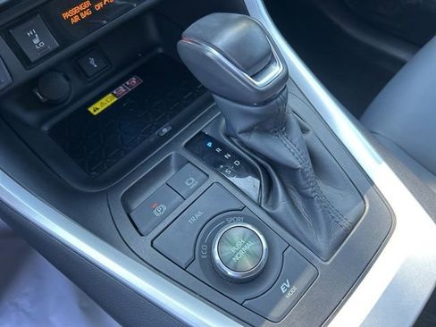 Used 2022 Toyota RAV4 XSE AWD/4WD image 35