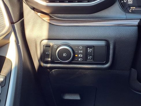 Used 2023 Ford Explorer Limited w/ Limited Technology Package image 18