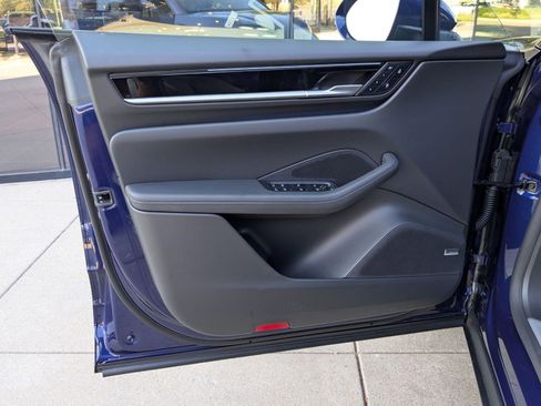 New 2025 Porsche Macan 4 Electric image 13