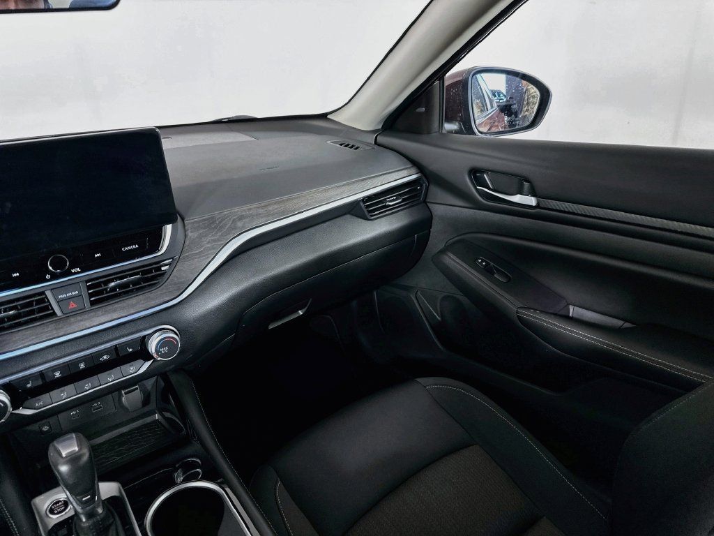Certified 2024 Nissan Altima 2.5 SV w/ SV Premium Package FWD image 33
