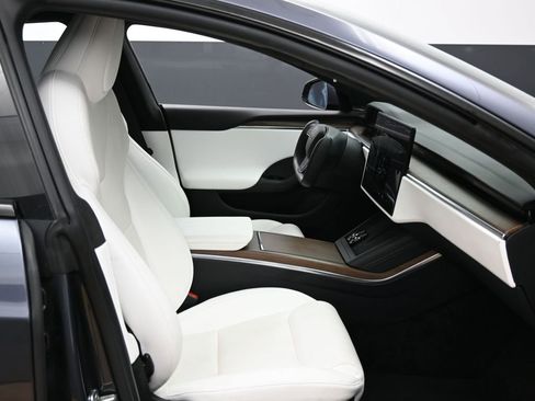Used 2022 Tesla Model S image 41