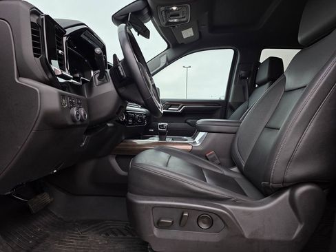 Used 2024 Chevrolet Silverado 1500 LT Trail Boss w/ Convenience Package II image 11