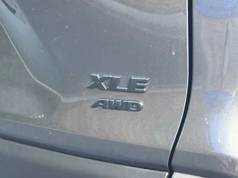 Used 2022 Toyota RAV4 XLE AWD/4WD image 5
