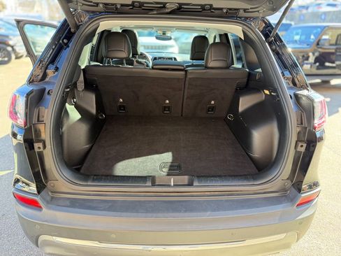 Used 2019 Jeep Cherokee Limited image 27