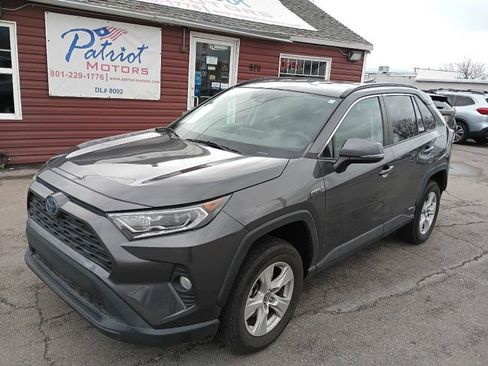 Used 2020 Toyota RAV4 XLE image 2