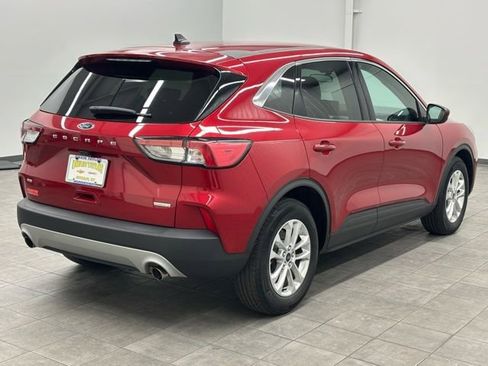 Used 2020 Ford Escape SE image 2