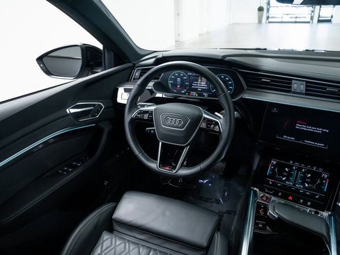 Used 2022 Audi e-tron S Prestige w/ Prestige Package image 10