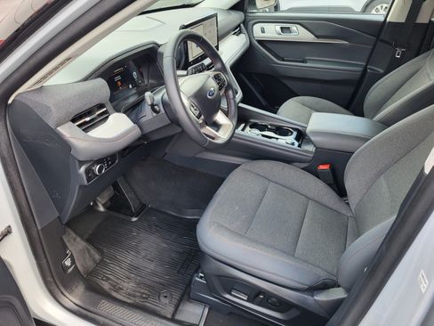 Certified 2025 Ford Explorer Active RWD image 21