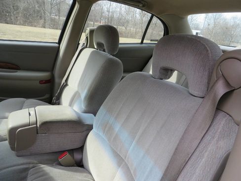 Used 2000 Buick Le Sabre Custom w/ Premium Opt Pkg image 10