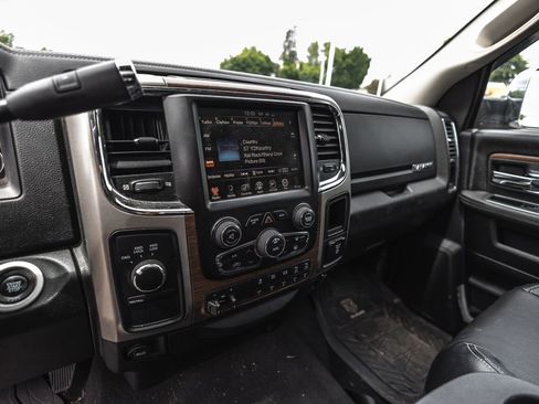 Used 2017 RAM 3500 Laramie w/ Convenience Group AWD/4WD image 8