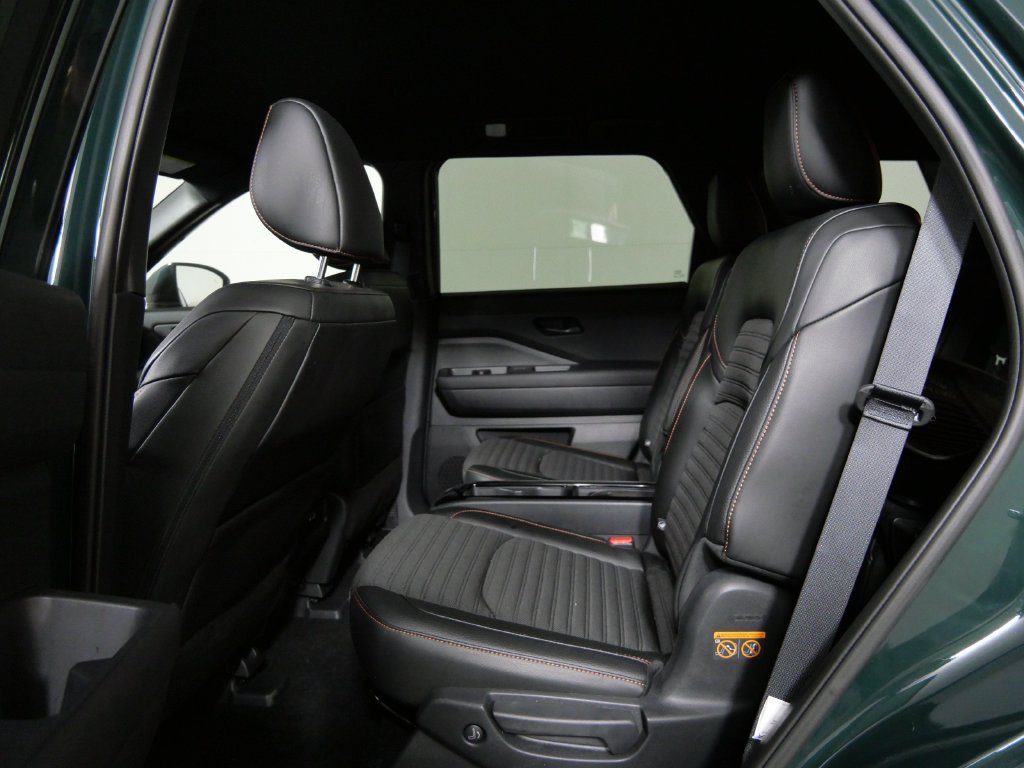 Used 2025 Nissan Pathfinder Rock Creek AWD/4WD image 18