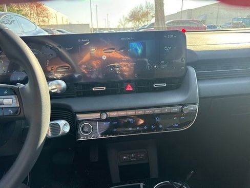 Used 2025 Hyundai Ioniq 5 SE image 9