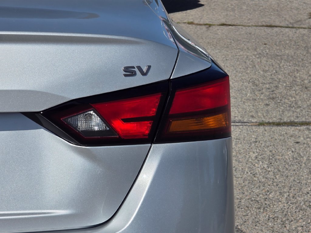 Used 2024 Nissan Altima 2.5 SV FWD image 8