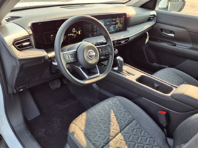 Used 2025 Nissan Kicks SV AWD/4WD image 10