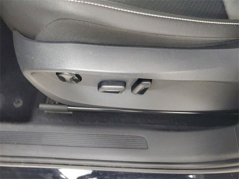 Used 2022 Volkswagen Tiguan SE image 22