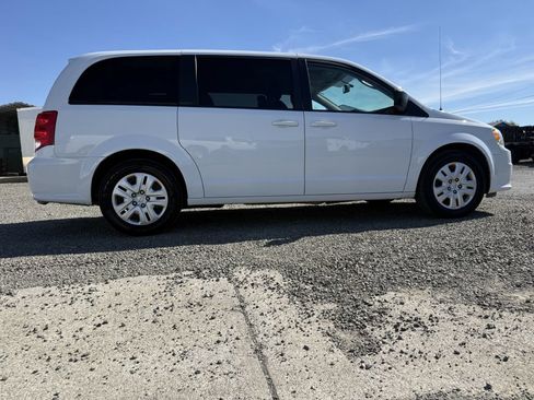 Used 2018 Dodge Grand Caravan SE w/ UConnect Hands-Free Group FWD image 5