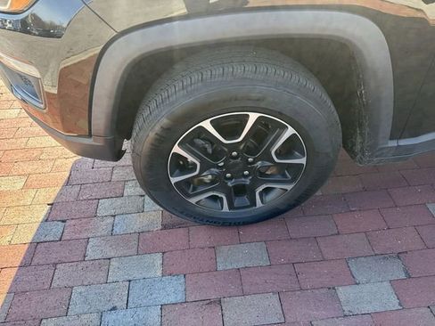 Used 2021 Jeep Compass Trailhawk image 2