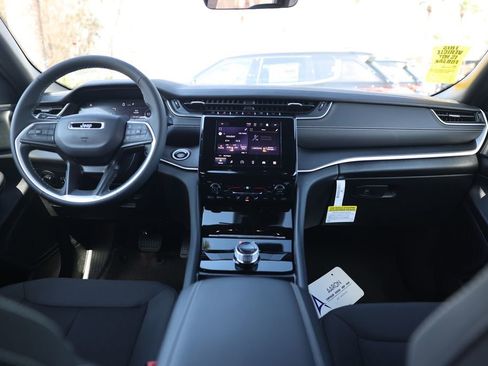 New 2025 Jeep Grand Cherokee Laredo X image 28