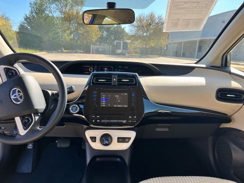Used 2016 Toyota Prius Two image 21