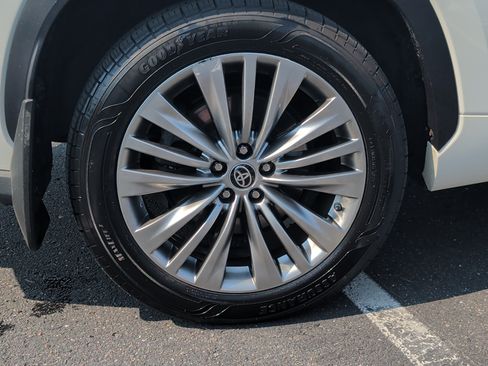 Used 2021 Toyota Highlander Platinum AWD/4WD image 5