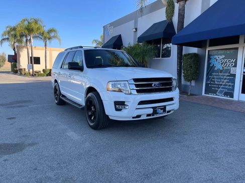 Used 2017 Ford Expedition XLT w/ Equipment Group 202A image 3