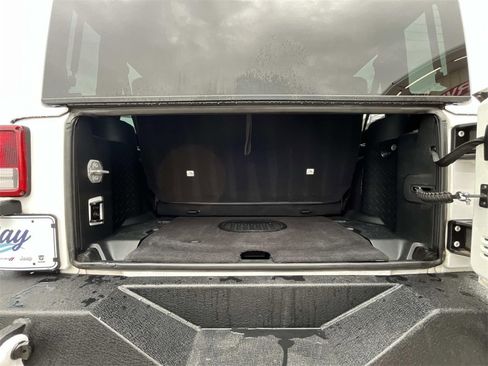 Used 2018 Jeep Wrangler Sahara w/ Connectivity Group image 14