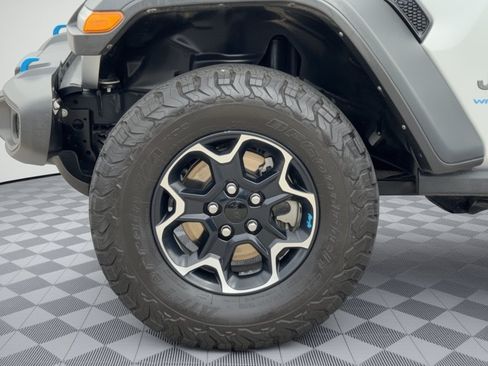 Used 2023 Jeep Wrangler Unlimited Rubicon 4xe AWD/4WD image 13