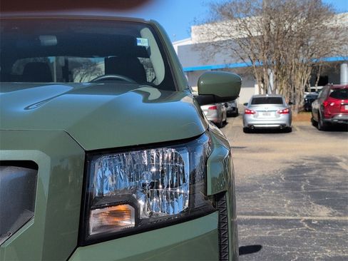 Used 2024 Nissan Frontier SV w/ SV Convenience Package image 12