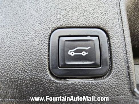 Used 2022 GMC Terrain SLE w/ Driver Convenience Package image 16