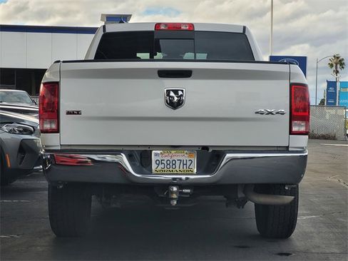 Used 2019 RAM 1500 Classic SLT w/ Luxury Group image 5