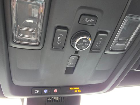 Used 2025 GMC Yukon Denali AWD/4WD image 51