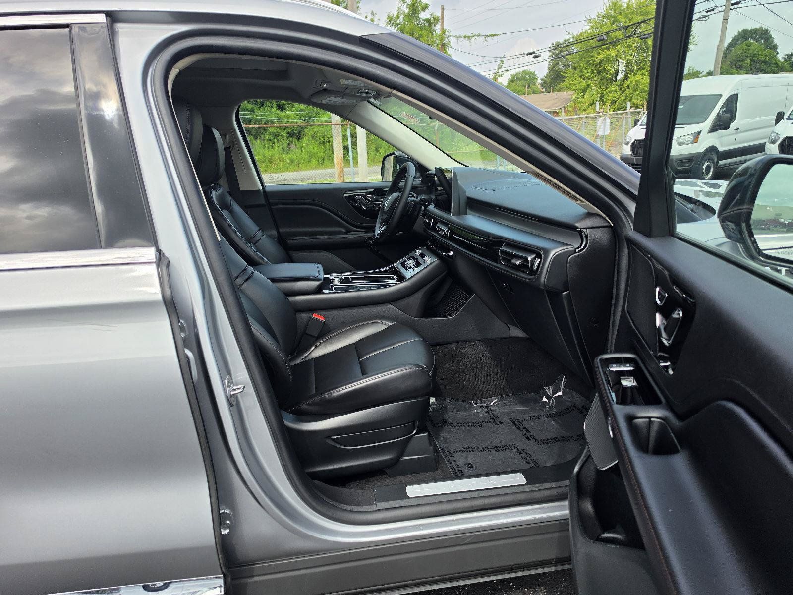 Used 2023 Lincoln Aviator AWD w/ Premium Package image 9