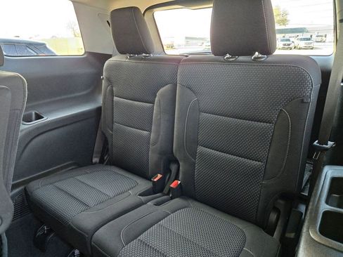 Used 2023 GMC Acadia SLE w/ Driver Convenience Package image 15