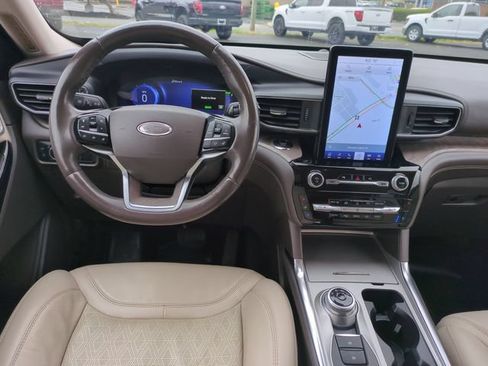 Used 2022 Ford Explorer Platinum w/ Technology Package AWD/4WD image 30