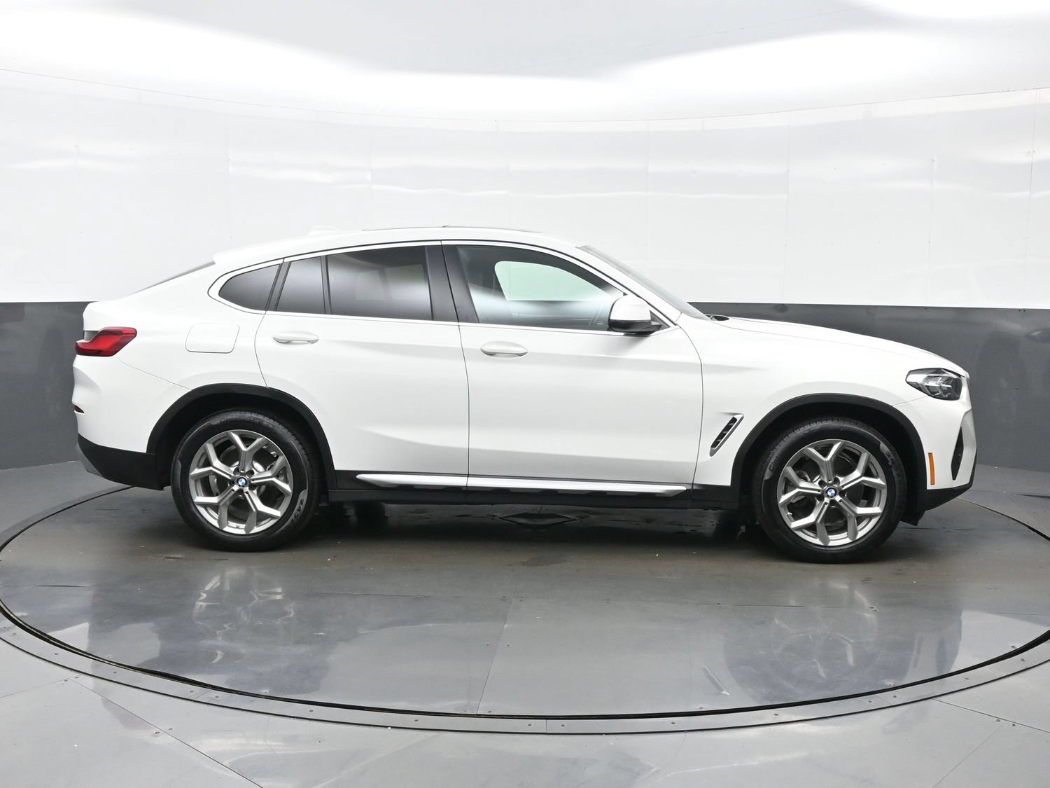 Used 2025 BMW X4 xDrive30i AWD/4WD image 7