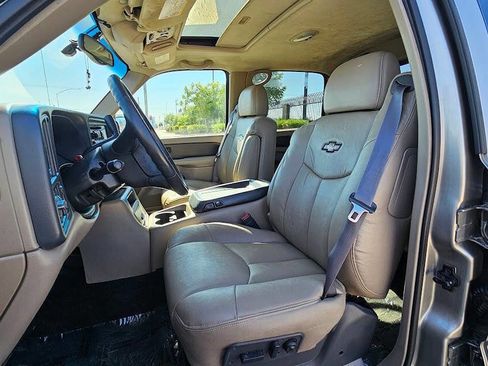 Used 2002 Chevrolet Avalanche 2WD w/ Convenience Pkg image 11