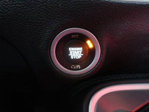 Used 2022 Dodge Challenger GT image 31