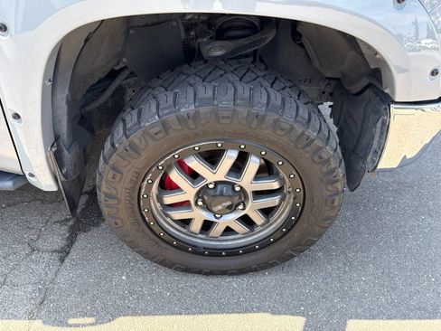 Used 2019 Toyota Tundra SR5 w/ SR5 Upgrade Package AWD/4WD image 17