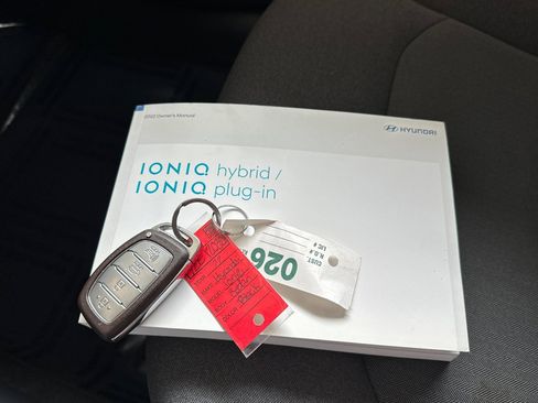 Used 2022 Hyundai Ioniq SE image 11
