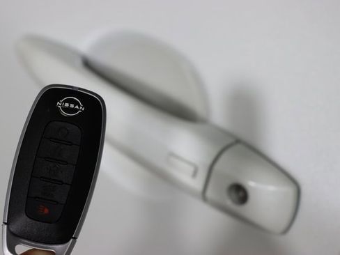 Used 2024 Nissan Rogue SL w/ SL Premium Package image 46