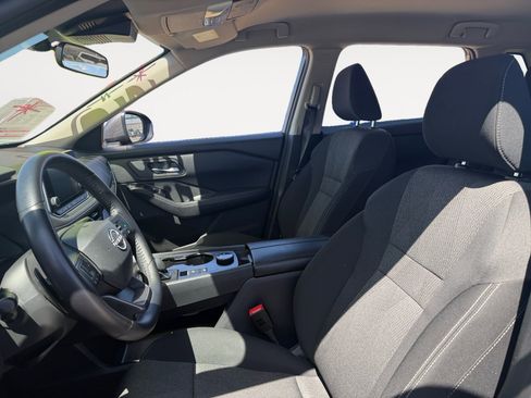 Used 2025 Nissan Rogue SV AWD/4WD image 9