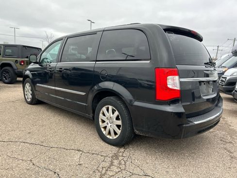 Used 2013 Chrysler Town & Country Touring image 22